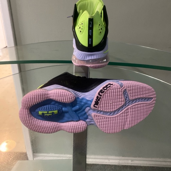 Nike Lebron James - Picture 4 of 4